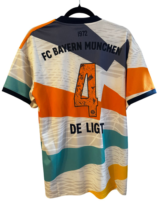 Adidas FC Bayern München Trikot 2022 Gr. L De Ligt Sondertrikot